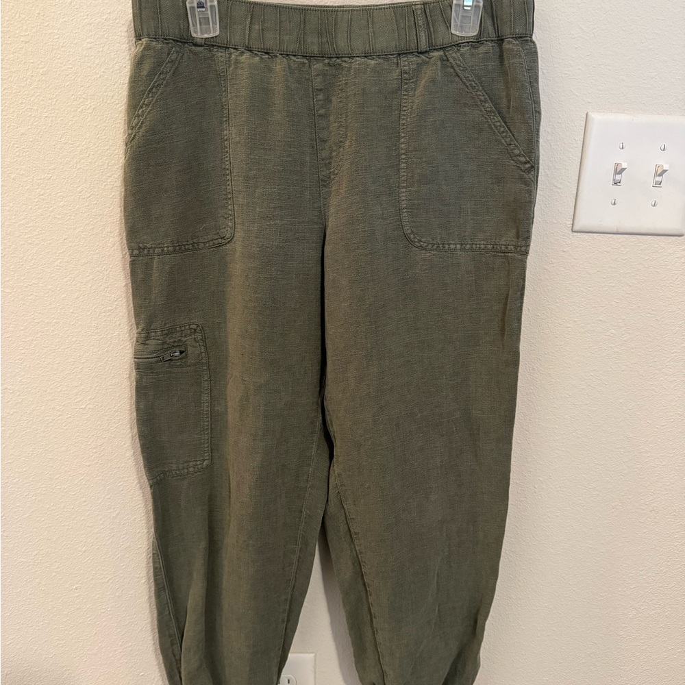 Green Ankle-Length Jogger Pants with Elastic Waistband and roll cuff